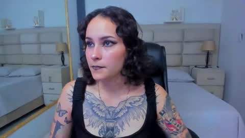 AnnyT online show from October 13, 2025, 8:53 pm