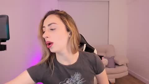 Anthonela online show from September 20, 2025, 2:56 am