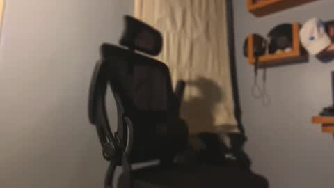 Snapshot of anthonyvinee chatting on April 25, 2026, 5:32 am anthonyvinee online show from April 25, 2026, 5:32 am