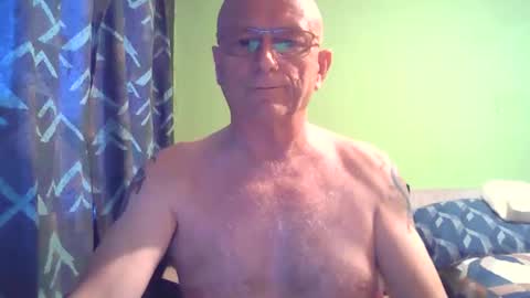 Snapshot of antmatt2025 chatting on October 31, 2025, 4:52 pm antmatt2025 online show from October 31, 2025, 4:52 pm