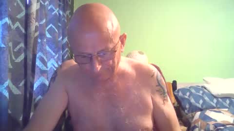 Snapshot of antmatt2025 chatting on December 1, 2025, 1:05 pm antmatt2025 online show from December 1, 2025, 1:05 pm