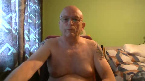 Snapshot of antmatt2025 chatting on June 19, 2026, 4:00 pm antmatt2025 online show from June 19, 2026, 4:00 pm
