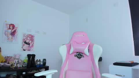 Snapshot of antonella_28_ chatting on October 22, 2025, 11:59 pm Antonella online show from October 22, 2025, 11:59 pm