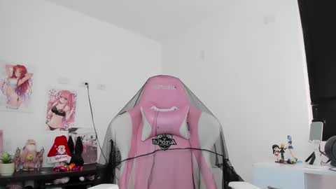 Snapshot of antonella_28_ chatting on December 18, 2025, 8:15 pm Antonella online show from December 18, 2025, 8:15 pm