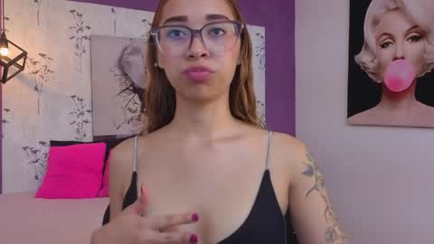 Snapshot of antonella_mc chatting on May 21, 2026, 12:56 pm Antonella online show from May 21, 2026, 12:56 pm
