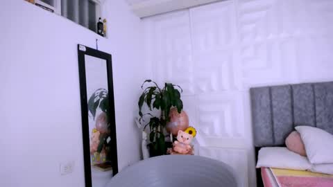 antonella online show from February 4, 2025, 4:26 am