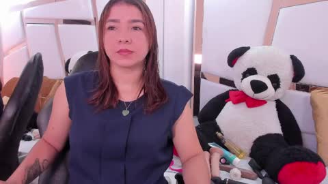 Snapshot of antonella_moon7 chatting on April 7, 2026, 4:35 am Antonella Moon 7 online show from April 7, 2026, 4:35 am