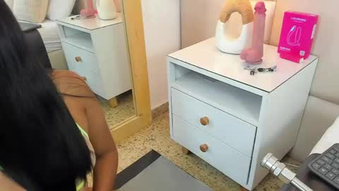 Snapshot of antoniaross chatting on April 20, 2026, 12:08 pm Antonia online show from April 20, 2026, 12:08 pm