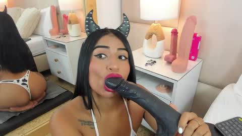 Snapshot of antoniaross chatting on April 23, 2026, 12:26 pm Antonia online show from April 23, 2026, 12:26 pm
