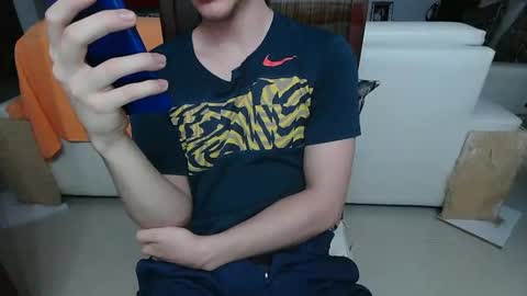 Snapshot of antonio_ricci chatting on October 21, 2025, 1:17 am antonio_ricci online show from October 21, 2025, 1:17 am