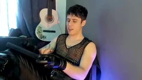 antonnello_ online show from December 1, 2025, 3:39 pm