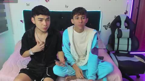 Antony y thiago online show from November 18, 2025, 4:28 am