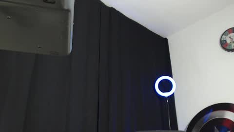 Instagram miguelangel1802  online show from February 2, 2025, 2:27 am