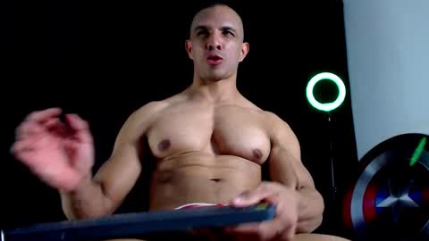 Instagram miguelangel1802  online show from September 25, 2025, 5:11 am