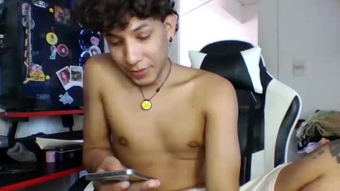 AnuarDHM online show from November 4, 2025, 5:56 pm