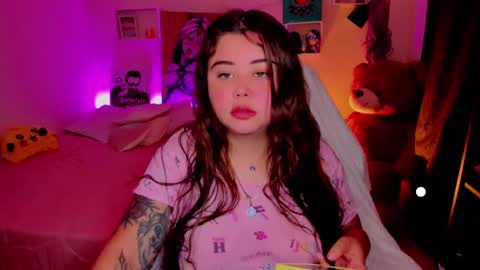   Independent model  online show from March 1, 2025, 4:26 am