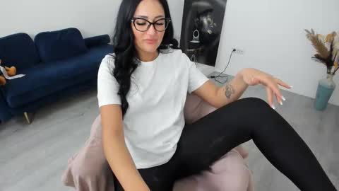 Anya online show from March 19, 2026, 5:11 am