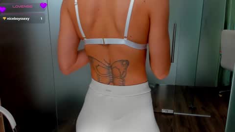 Snapshot of anyarayne chatting on December 19, 2024, 3:19 pm Anya online show from December 19, 2024, 3:19 pm