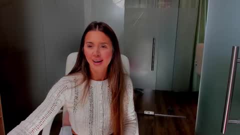 Snapshot of anyarayne chatting on February 10, 2025, 12:08 pm Anya online show from February 10, 2025, 12:08 pm