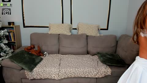 Anya online show from December 16, 2025, 3:50 pm