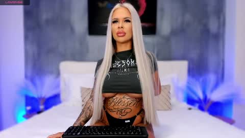 anyas_dolce online show from December 20, 2024, 6:13 pm