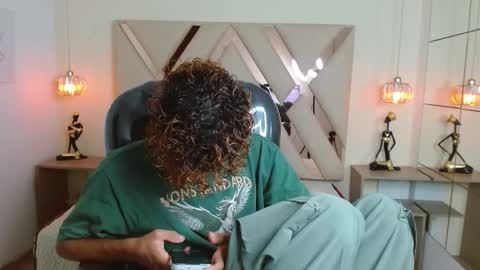 anyelotwink online show from March 25, 2026, 5:13 am