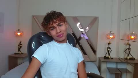 anyelotwink online show from March 26, 2026, 4:51 am