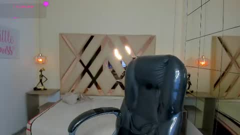 anyelotwink online show from July 10, 2026, 4:39 am