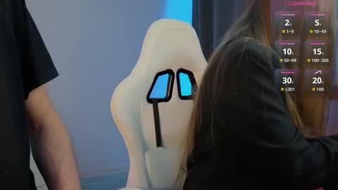 AlexBella online show from December 3, 2025, 5:11 pm