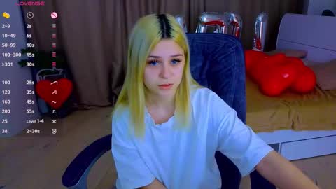 Snapshot of apheliastar chatting on February 10, 2026, 3:49 pm ApheliaStar online show from February 10, 2026, 3:49 pm