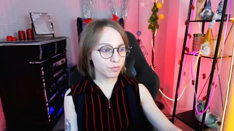 Snapshot of aphexqueen chatting on December 19, 2024, 1:18 pm APHEX QUEEN online show from December 19, 2024, 1:18 pm