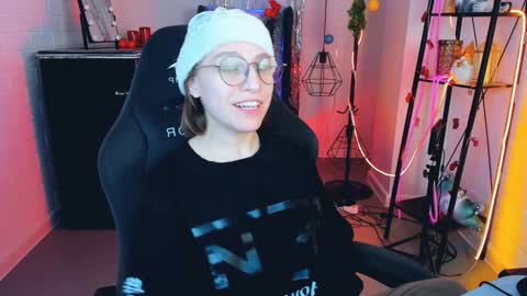 Snapshot of aphexqueen chatting on December 25, 2024, 9:11 pm APHEX QUEEN online show from December 25, 2024, 9:11 pm