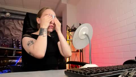 Snapshot of aphexqueen chatting on September 12, 2025, 9:09 am APHEX QUEEN online show from September 12, 2025, 9:09 am