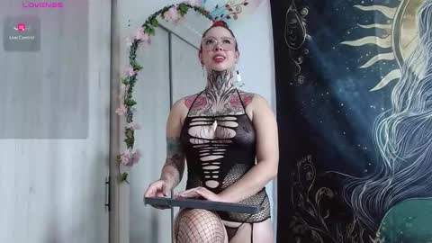 aphrodite__bloom online show from November 13, 2025, 6:29 pm