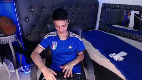 Snapshot of apolo_drake chatting on July 29, 2026, 7:12 pm Apolo online show from July 29, 2026, 7:12 pm