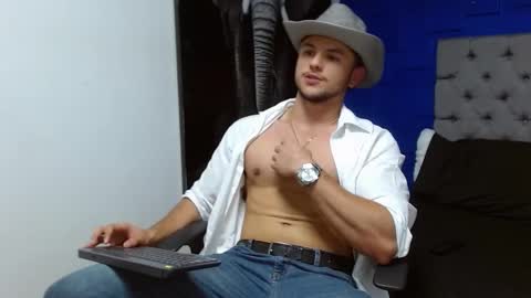 Snapshot of apolo_klein1 chatting on March 4, 2025, 6:04 am Apolo online show from March 4, 2025, 6:04 am