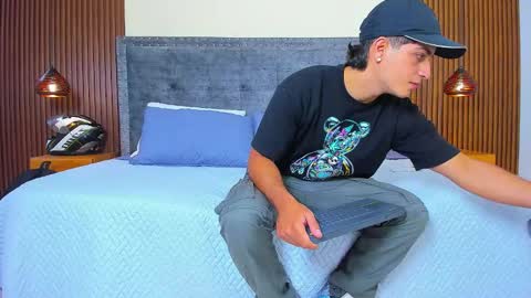 Snapshot of apolo_moon18 chatting on October 25, 2025, 7:30 pm Apolo online show from October 25, 2025, 7:30 pm