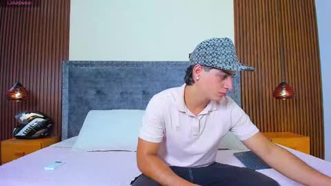 Snapshot of apolo_moon18 chatting on October 27, 2025, 7:18 pm Apolo online show from October 27, 2025, 7:18 pm