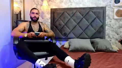 Apolo online show from September 19, 2025, 11:38 pm