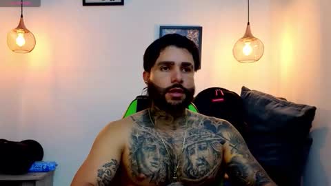 Snapshot of apolo_ryder chatting on May 19, 2026, 11:33 pm APOLO online show from May 19, 2026, 11:33 pm