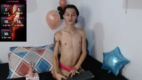 Snapshot of apolo_smith001 chatting on November 25, 2025, 2:22 am Apolo online show from November 25, 2025, 2:22 am