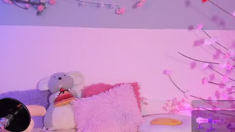 Snapshot of apple_of_pleasure chatting on July 20, 2026, 8:33 pm Lily online show from July 20, 2026, 8:33 pm