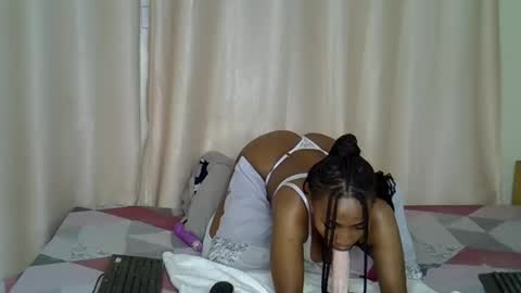 Snapshot of apple_queen24 chatting on February 3, 2026, 1:04 am Apple queen online show from February 3, 2026, 1:04 am