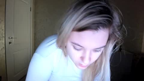 Snapshot of appleyummybuns chatting on November 11, 2025, 9:15 pm appleyummybuns online show from November 11, 2025, 9:15 pm