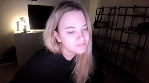 Snapshot of appleyummybuns chatting on November 14, 2025, 12:37 pm appleyummybuns online show from November 14, 2025, 12:37 pm