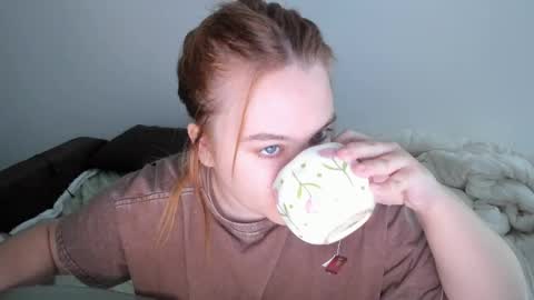 Snapshot of appleyummybuns chatting on June 6, 2026, 11:37 am appleyummybuns online show from June 6, 2026, 11:37 am