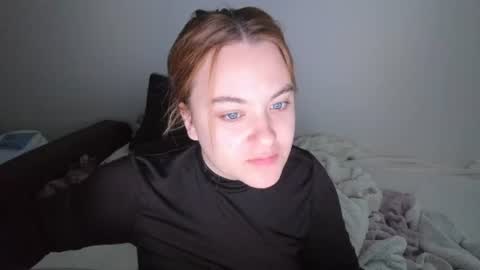 Snapshot of appleyummybuns chatting on June 15, 2026, 10:28 am appleyummybuns online show from June 15, 2026, 10:28 am