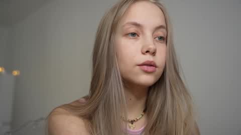  REYNA  my friend   online show from January 16, 2025, 8:22 am