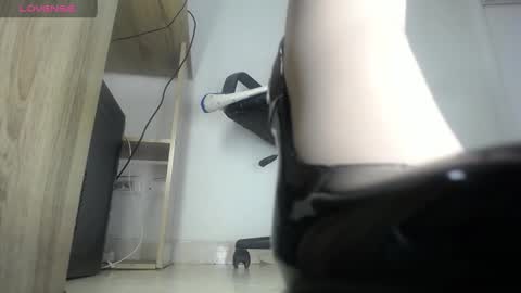 Snapshot of aprhillove chatting on January 29, 2025, 10:27 am Aprhillove online show from January 29, 2025, 10:27 am