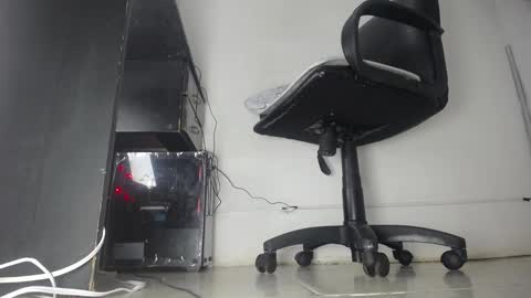 Snapshot of aprhillove chatting on February 13, 2025, 2:12 am Aprhillove online show from February 13, 2025, 2:12 am